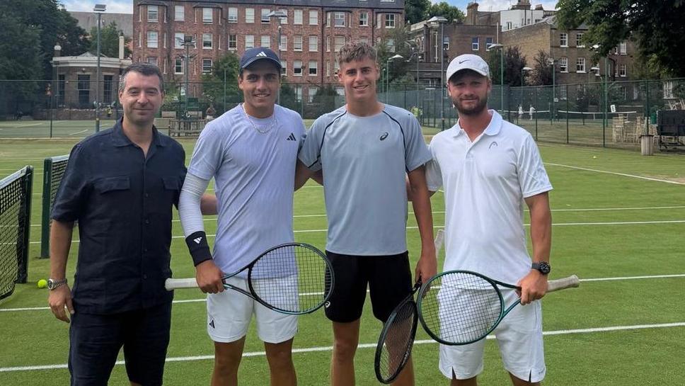 Димитър Кисимов и Иван Иванов тренираха в Holland Park Lawn Tennis преди важните си турнири