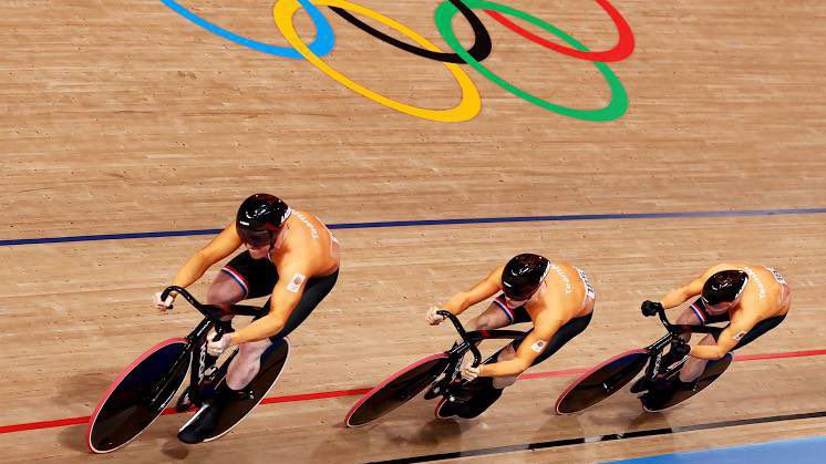 Двама нидерландци поставиха олимпийски рекорд в индивидуалния спринт