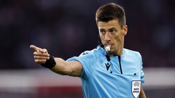 Елитният френски съдия Беноа Бастиен беше изпратен от УЕФА за