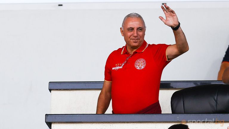 Най големият български футболист Христо Стоичков посети футболен музей в Катар