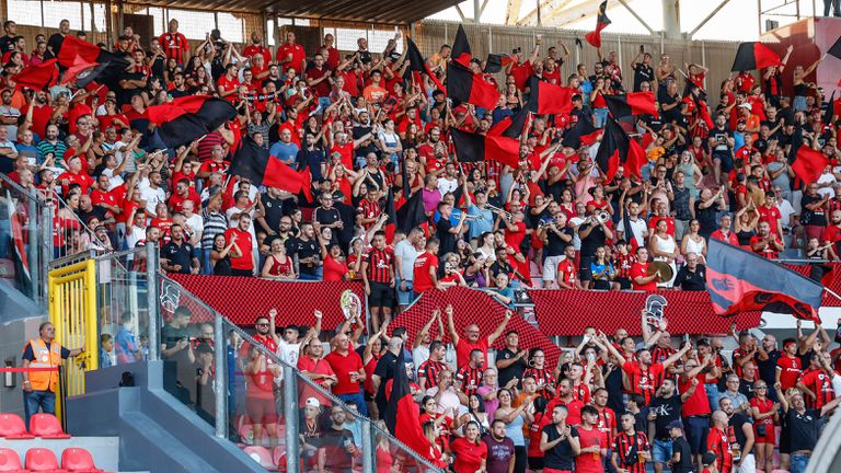 Феновете на Хамрун надъхват с духова музика своите футболисти срещу Левски
