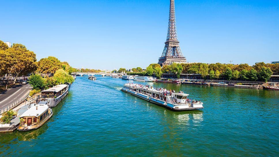 Проливните дъждове в последните дни в Париж направиха река Сена неизползваема за състезания в открити води