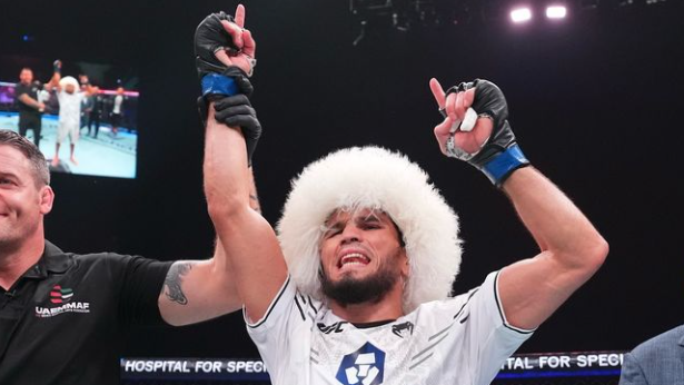 Умар Нурмагомедов се завърна към победите с успех в Абу