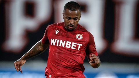 Пастор си поговори с недоволните фенове на ЦСКА след равенството с Черно море