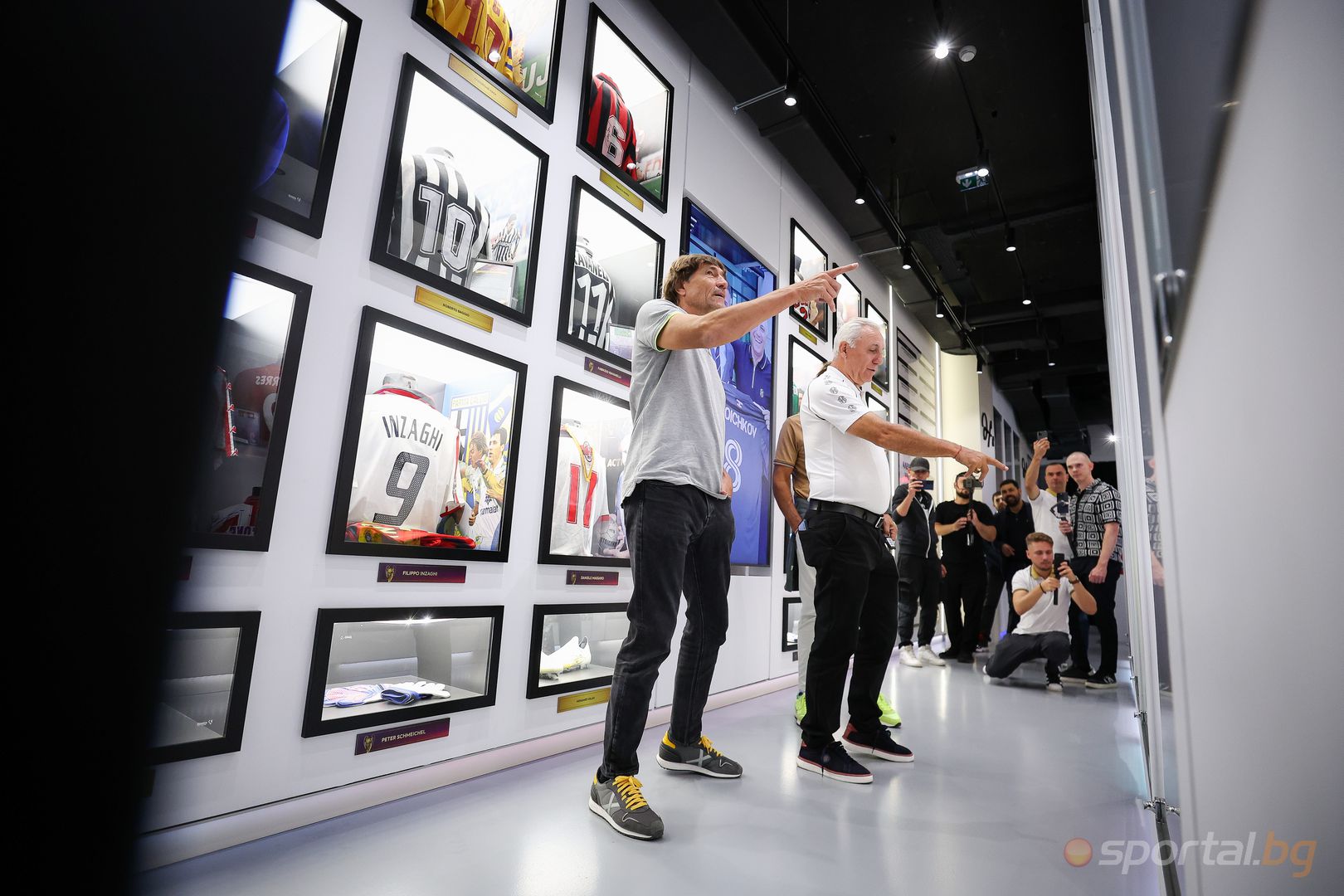 Хулио Салинас посети залата на славата на Христо Стоичков