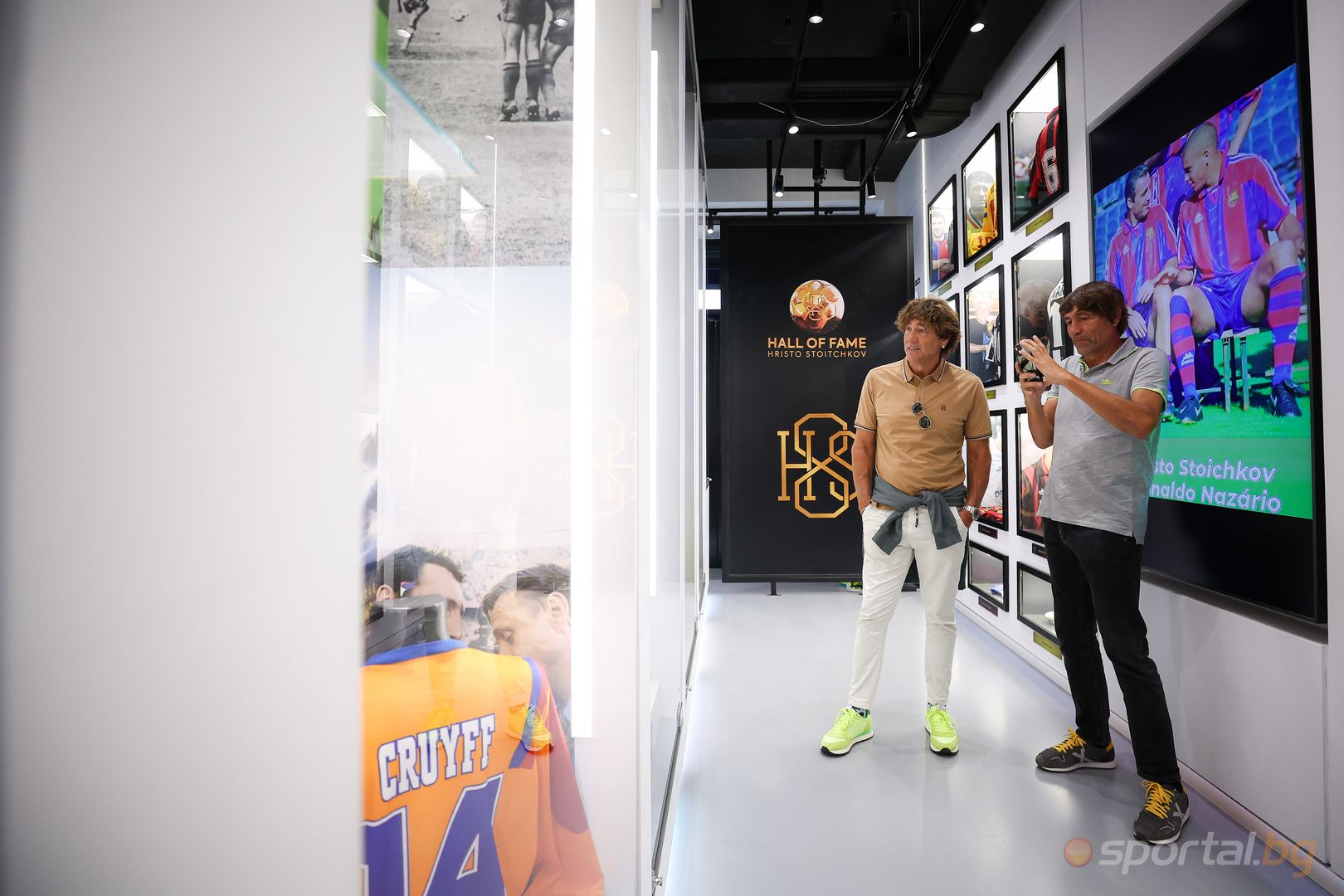  Хулио Салинас посети залата на славата на Христо Стоичков 