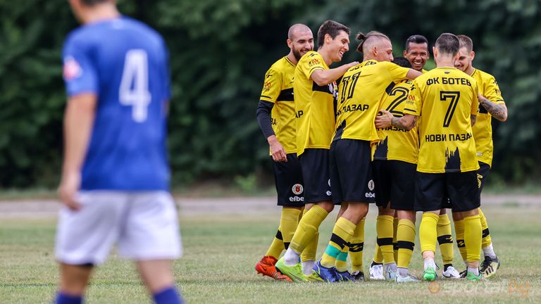 Двама нови футболисти се присъединиха към Ботев Нови пазар Става