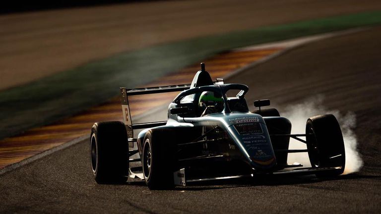 Българският пилот Никола Цолов спечели десетата си победа в испанската