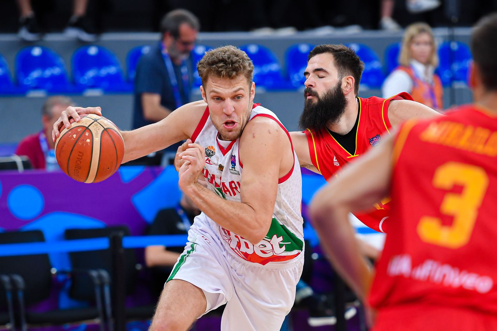 България се бори, но допусна загуба и срещу Черна Гора на ЕвроБаскет 2022