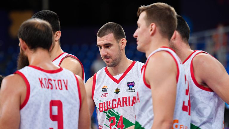 Баскетболният национал Андрей Иванов демонстрира отличен контрол с контрол с