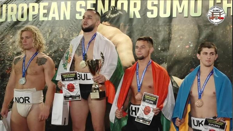 България отново има европейски шампион в сумото Пенчо Дочев стъпи