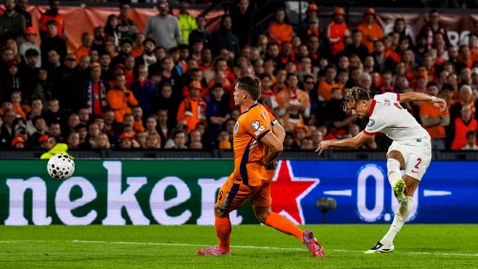 Страхотен късен гол попари Нидерландия срещу Полша