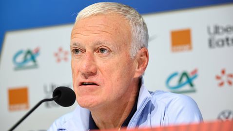 Капитанската лента не тежи на Мбапе, категоричен е Дешан