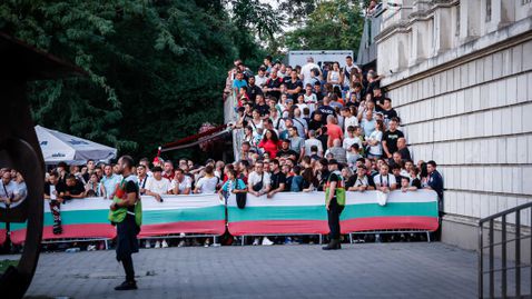  България 0:0 Испания, целият стадион в бяло, зелено и алено 