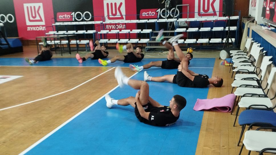 Двамата гиганти в новата селекция на Нефтохимик 2010 и бившият национал