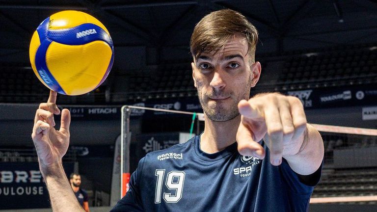 Българският волейболист Николай Къртев “избухна със 17 точки (1 ас,