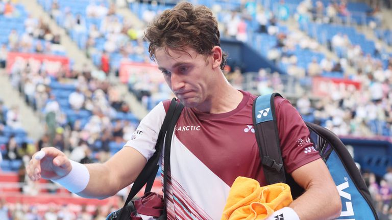 Третата ракета в света Каспер Рууд изненадващо отпадна в първия