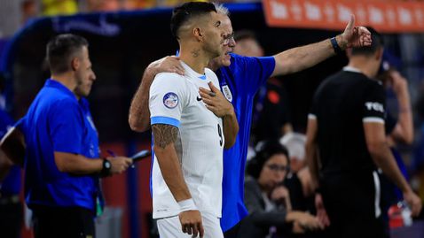  Луис Суарес направи скандални разкрития и атакува селекционера на Уругвай Биелса 