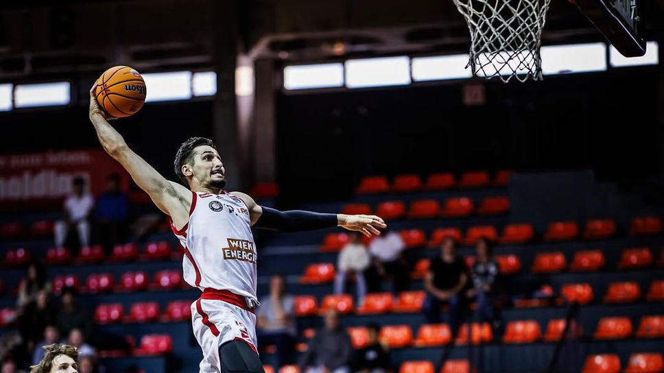 Борислав Младенов най-резултатен за победа на Виена Баскет