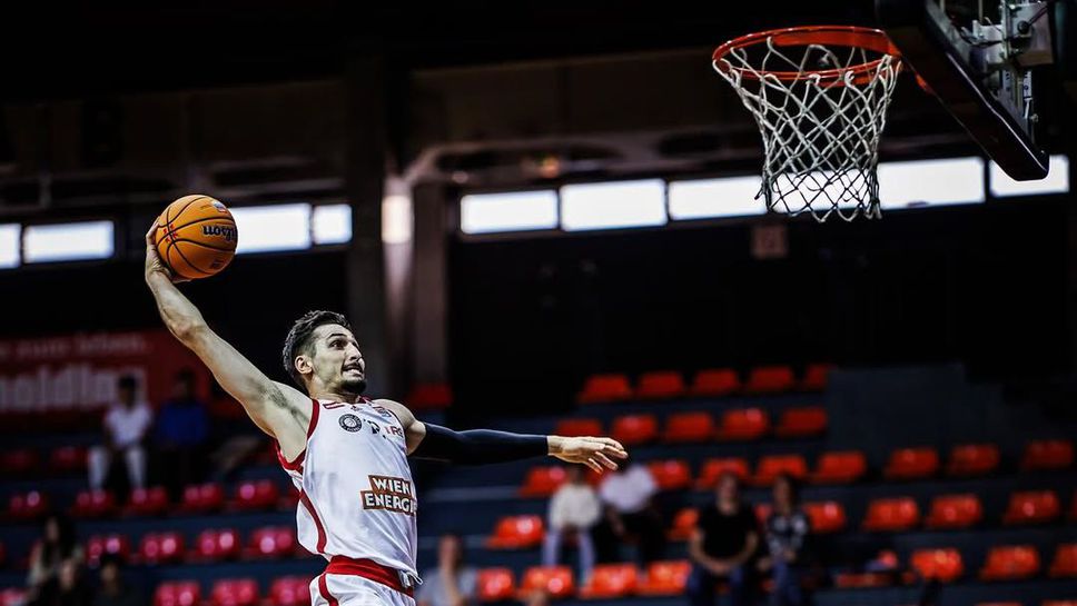 Националът Борислав Младенов и неговият клубен тим Виена Баскет постигнаха