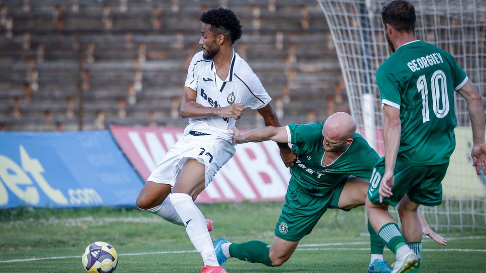 Славия и Ботев (Враца) уредиха контрола по време на паузата