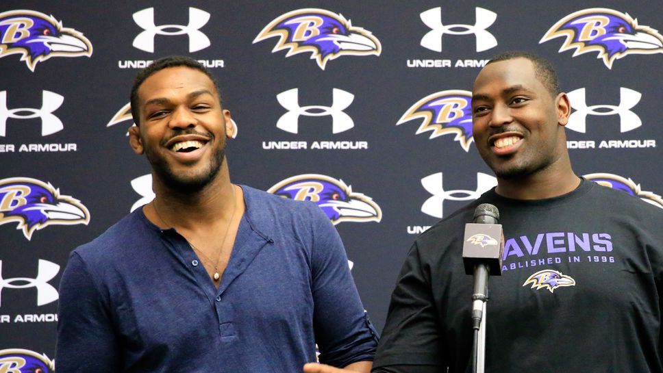 Бивша звезда от НФЛ и брат на Джон Джоунс, Артър Джоунс, почина на 39 години