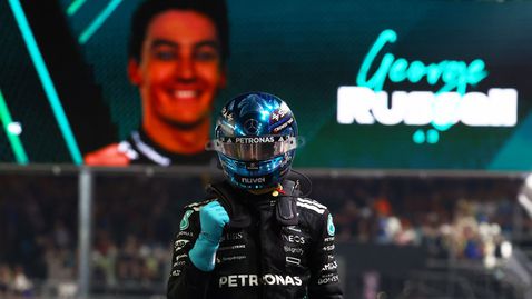 Магическо каране донесе на Джордж Ръсел полпозишъна в Сингапур