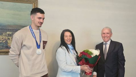 В Правец посрещнаха своя сребърен медалист Преслав Петков