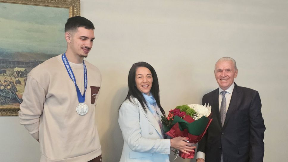В Правец посрещнаха своя сребърен медалист Преслав Петков