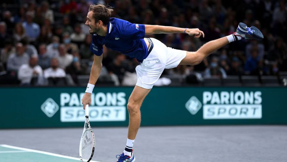 Шампионът от US Open Медведев продължава към третия кръг в Париж