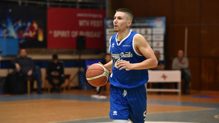 Гардът на Черноморец Николай Титков заяви че отборът му трябва