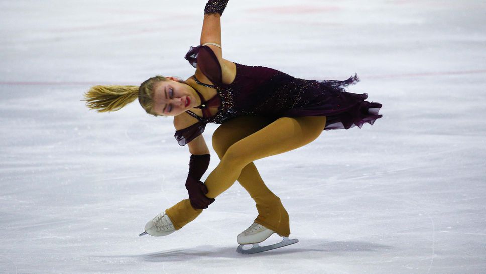 Александра Фейгин поведе след кратката програма на международния турнир Купа "Денкова-Стависки"