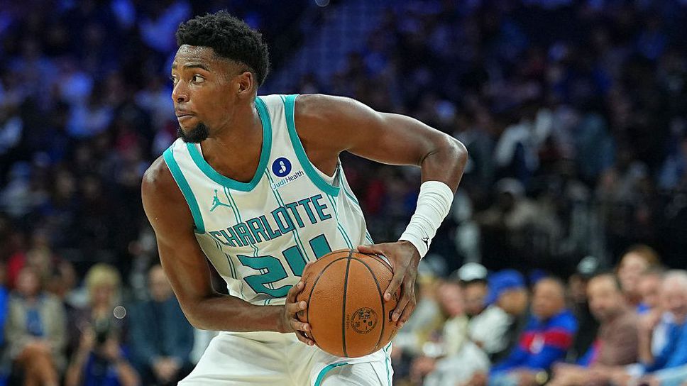 Една от звездите на Шарлът Хорнетс крилото Брендън Милър