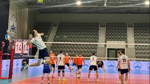 Левски изпусна 3 мачбола, даде 2 гейма, но стигна до първа победа в Шампионската лига