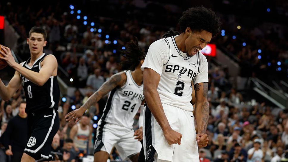 Гардът на Сан Антонио Спърс Дилан Харпър е с разтежение