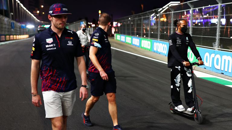Хамилтън и Верстапен смениха скоростните си кутии преди Гран При на Саудитска Арабия