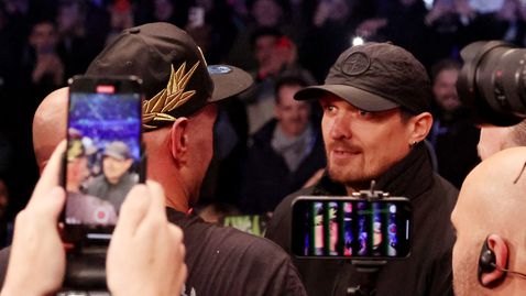  Тайсън Фюри и Александър Усик се схванаха! Ето по кое време и къде ще се бият 