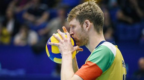 Първо в Sportal.bg: Шампионът се раздели със Симон Хирш