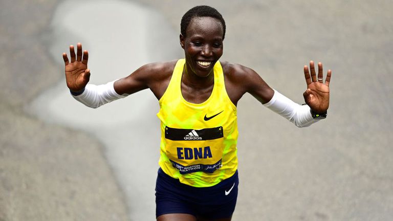 Една Киплагат е единствената кенийска атлетка при жените която получи