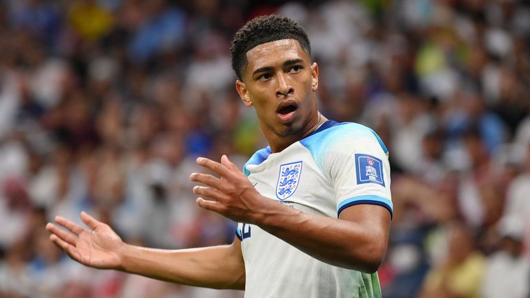 Английското издание Дейли Мейл твърди че в договора на Джуд