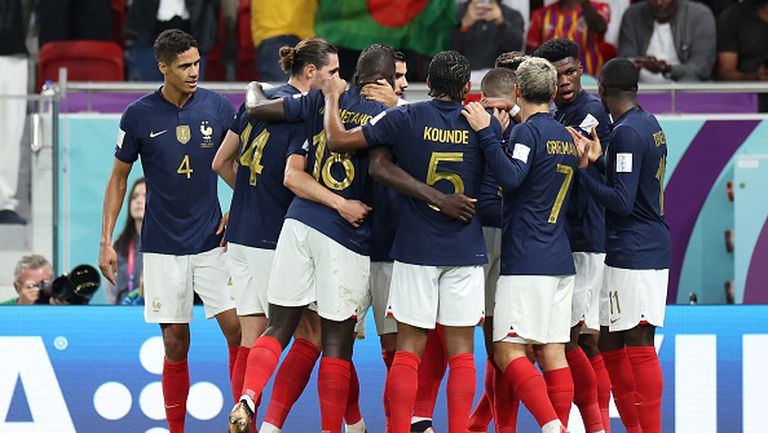 Гол за историята на Жиру и нова лекция от Мбапе пратиха Франция на 1/4 финал в Катар