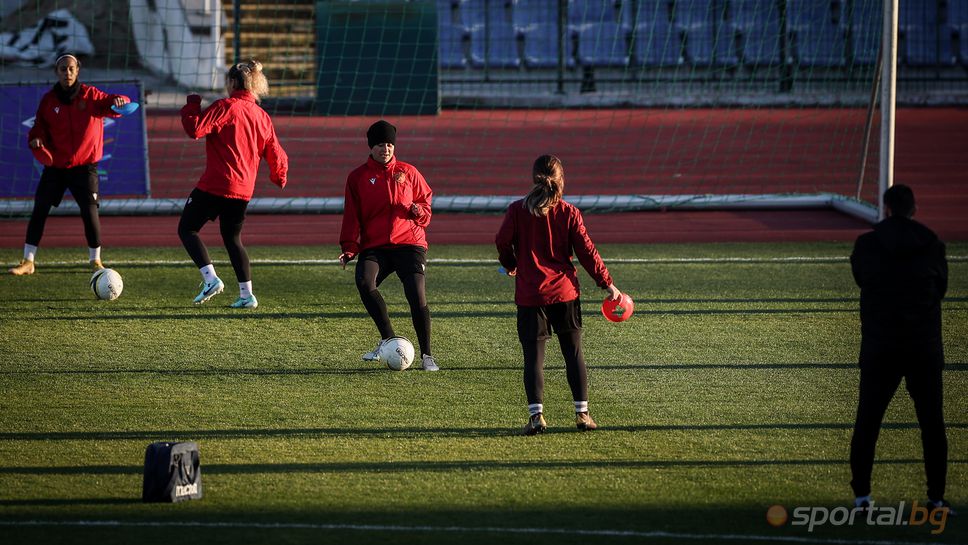 Тренировка на женският национален отбор по футбол