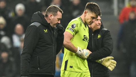 Вратарят на Нюкасъл с тежка контузия