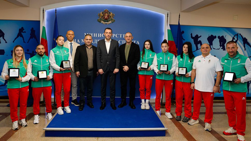 Министър Пешев награди призьорите от световните първенства по самбо