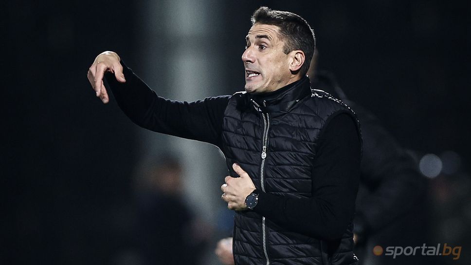 Старши треньорът на Левски Хулио Веласкес и неговите помощници са