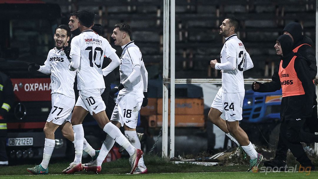 Славия планира четири контроли в Турция, "белите" се събират още на 2 януари