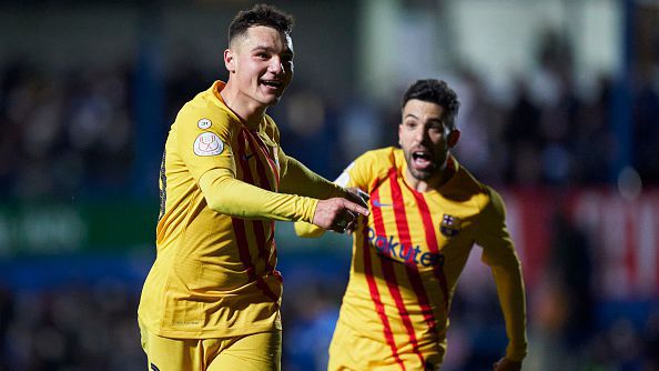Барселона стартира защитата на Купата на Краля с труден успех над Линарес Депортиво с 2:1