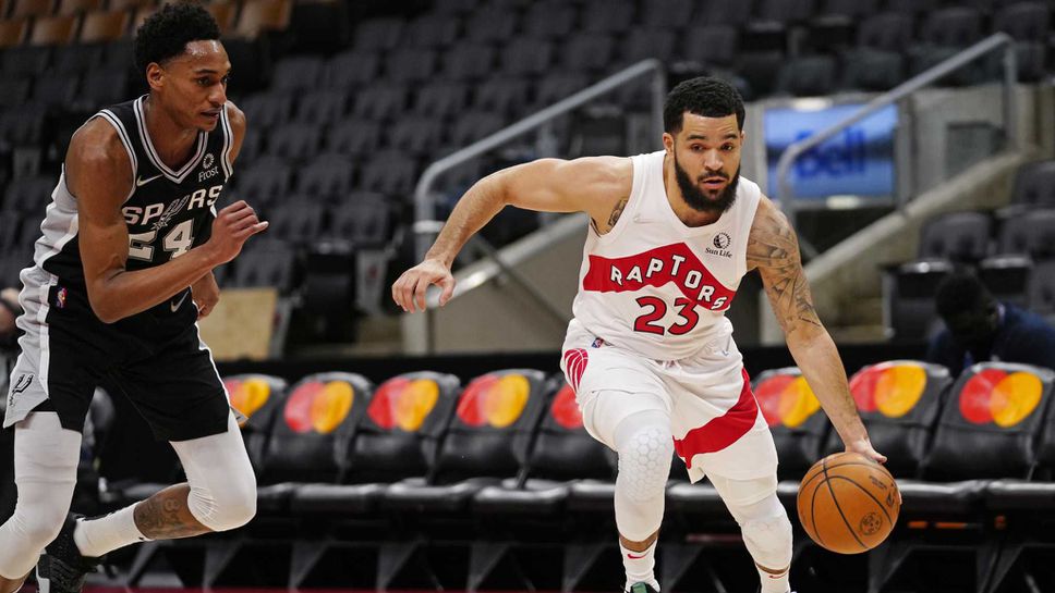 ВанВлийт заби 33 точки, а Торонто разби Спърс