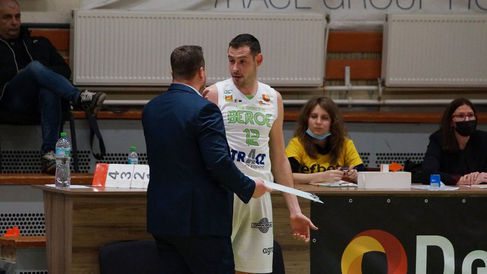 Берое без Александър Янев срещу Академик