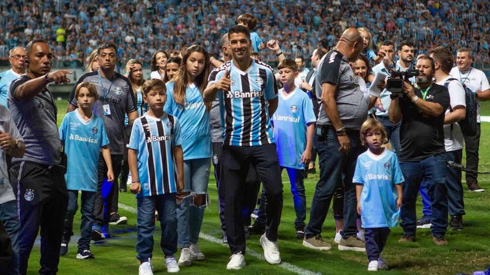 30 000 посрещнаха Суарес в Гремио